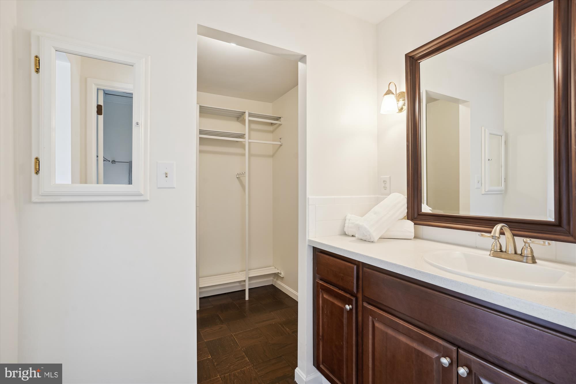 11648 Mediterranean Court Reston, VA 20190 - Photo 16 of 43 Vanity