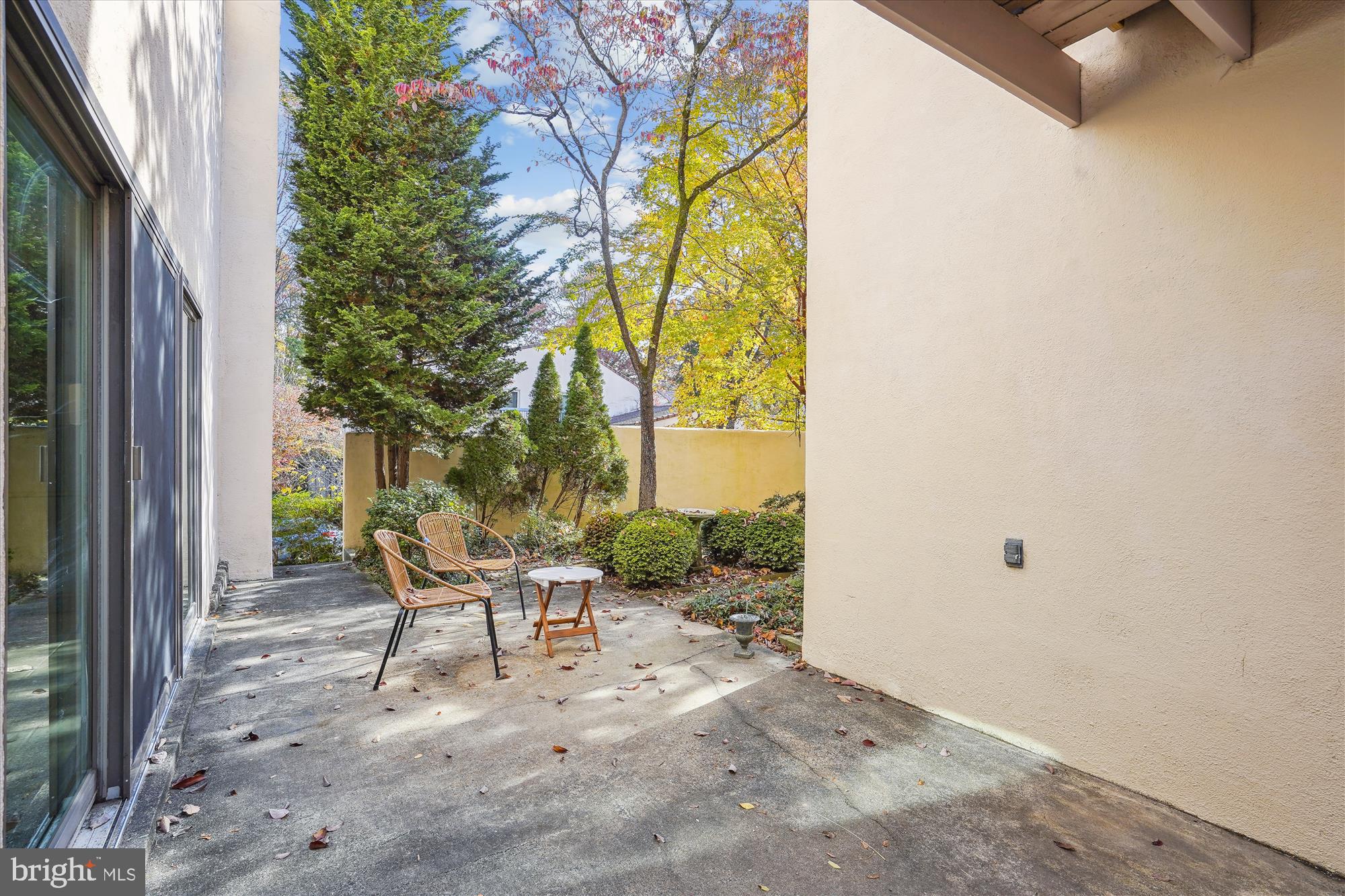 11648 Mediterranean Court Reston, VA 20190 - Photo 28 of 43 Front Yard