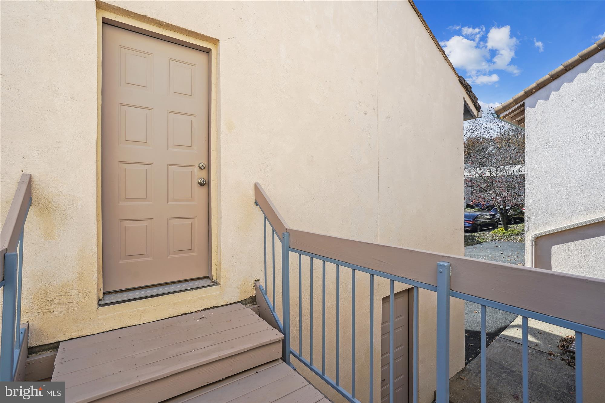 11648 Mediterranean Court Reston, VA 20190 - Photo 29 of 43 Entrance to the Loft