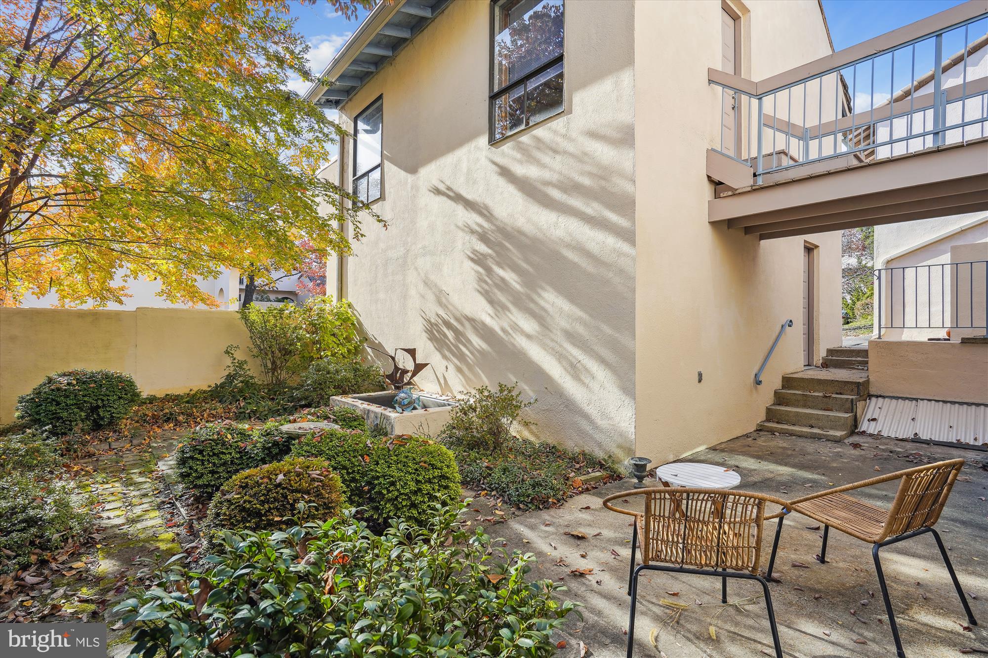 11648 Mediterranean Court Reston, VA 20190 - Photo 32 of 43 Front Yard