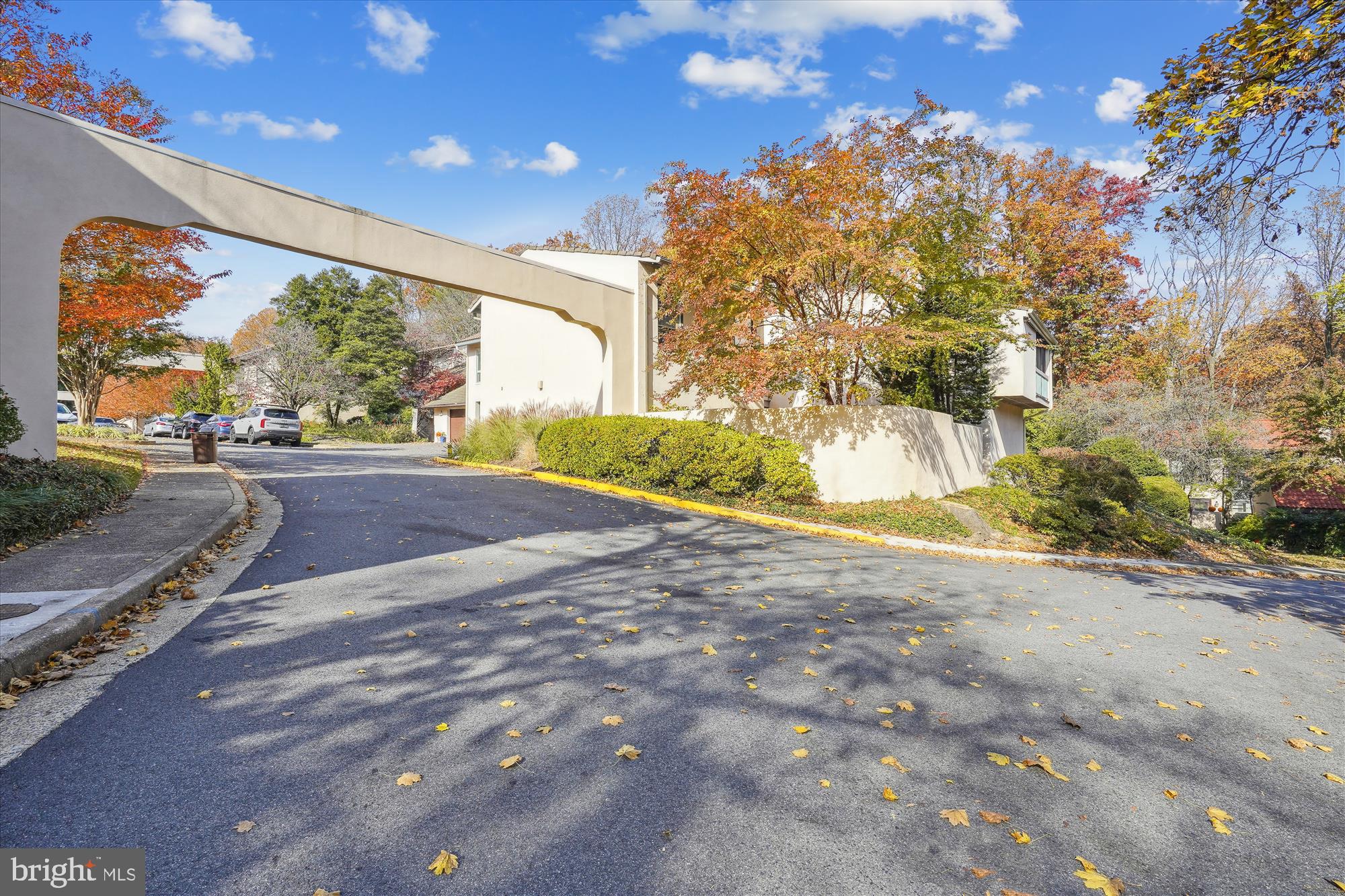 11648 Mediterranean Court Reston, VA 20190 - Photo 37 of 43 Side Elevation