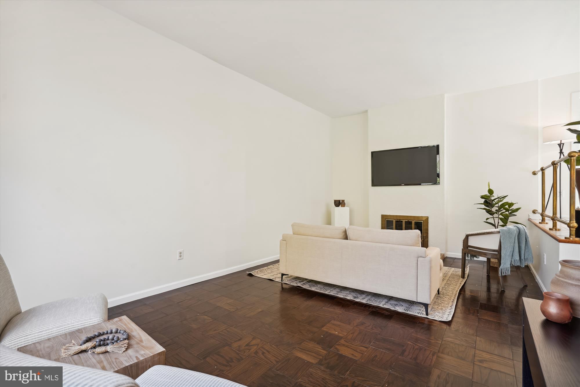 11648 Mediterranean Court Reston, VA 20190 - Photo 10 of 43 Family Room