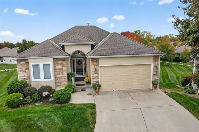 $535,000 | 917 Southwest Soldier Court, Lee's Summit, MO 64082