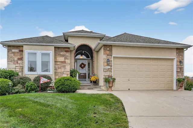$535,000 | 917 Southwest Soldier Court, Lee's Summit, MO 64082