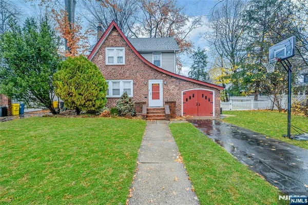 $764,900 | 425 Beatrice Street, Teaneck, NJ 07666