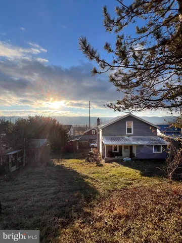 a view of a house with a big yard