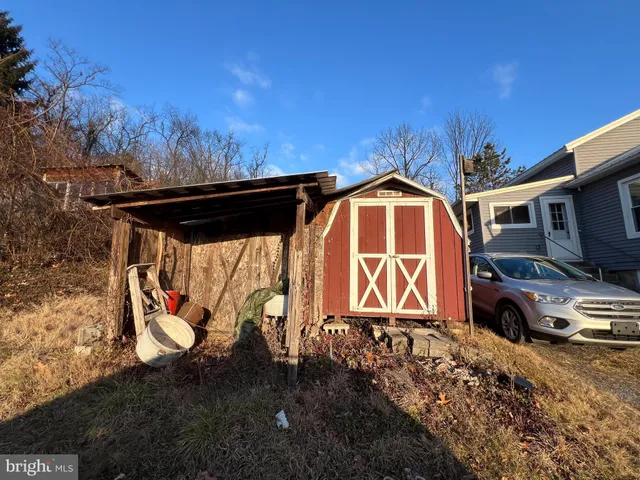 a sign that is on the side of the road