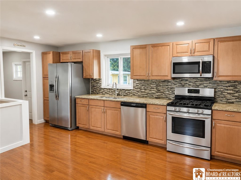 1633 Lakeview Road Lake View, NY 14085 - Photo 3 of 24