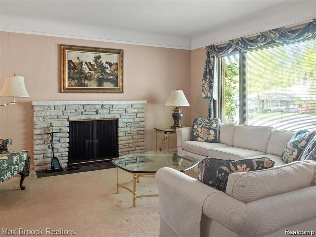 28153 Quail Hollow Road Farmington, MI 48331 - Photo 6 of 25 Gallery Image 6