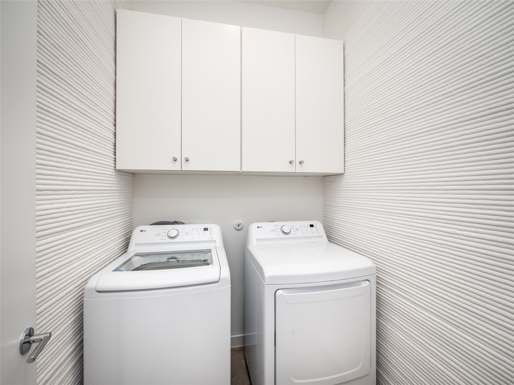 304 Painted Sunset Drive Georgetown, TX 78628 - Photo 20 of 38 a utility room with dryer and washer