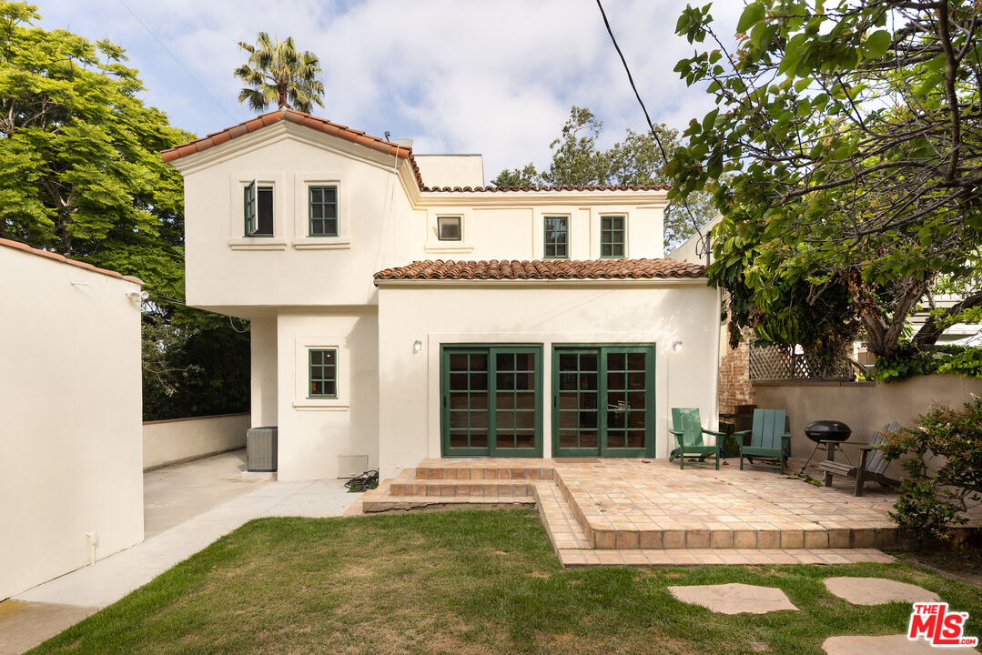 200 Mabery Road Santa Monica, CA 90402 - Photo 15 of 18 a house view with a garden space