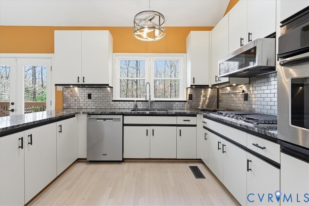 3520 Mill Road Hopewell, VA 23860 - Photo 14 of 51 hardwood floors, granite countertops, stainless st