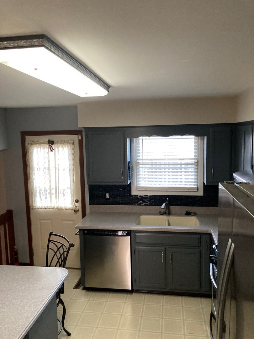 102 Ridge Road Shorewood, IL 60404 - Photo 5 of 16 Gallery Image 5