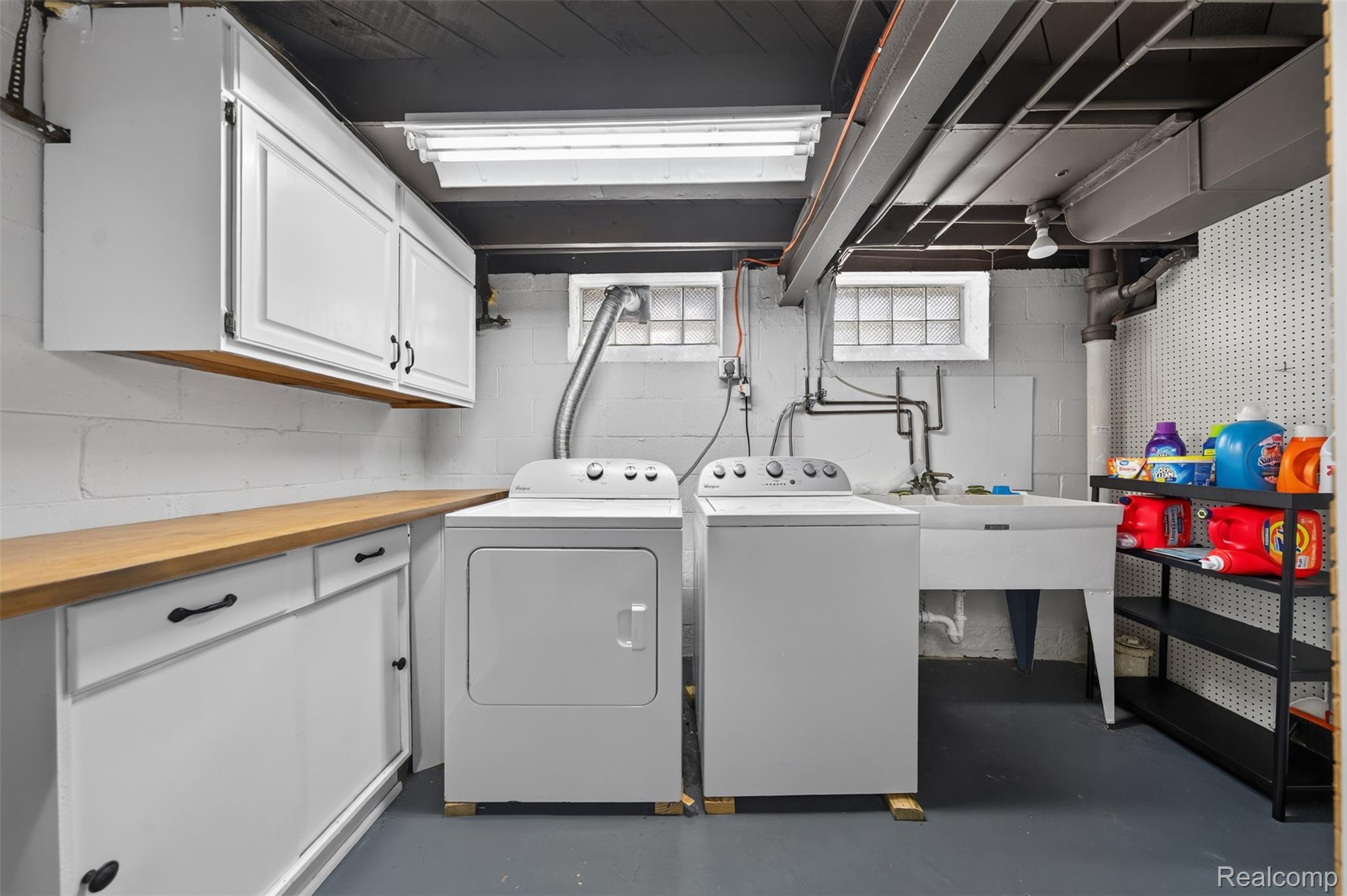 2925 Bembridge Road Royal Oak, MI 48073 - Photo 35 of 44 Laundry Room