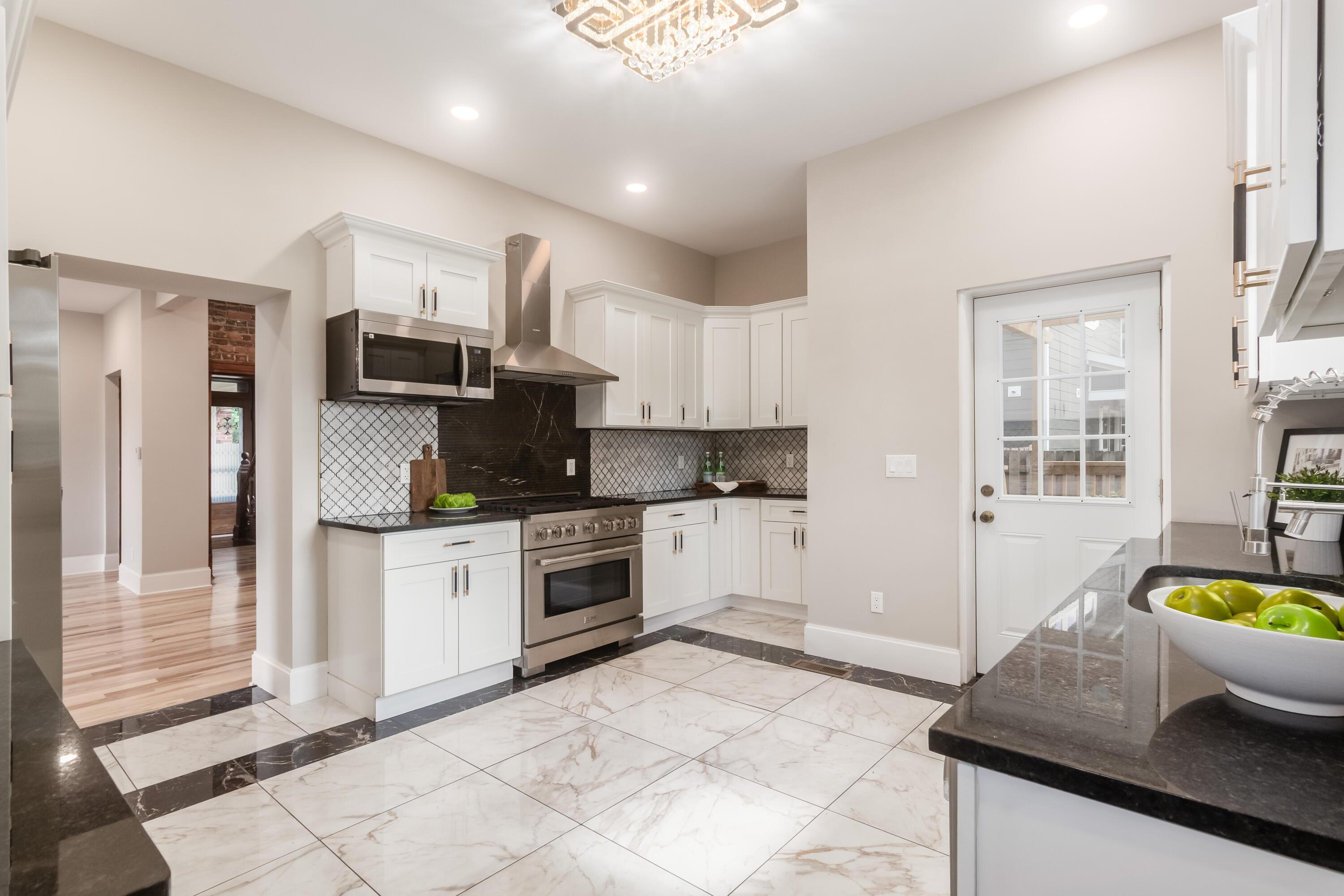 195 North Monroe Avenue Columbus, OH 43203 - Photo 12 of 30 Gourmet Kitchen