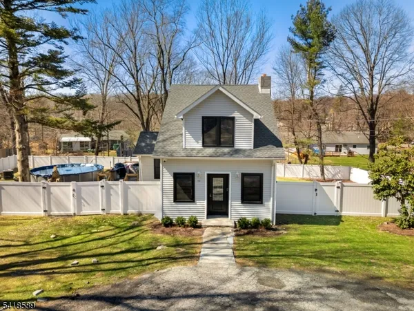 $459,000 | 208 Annisquam Road, Vernon, NJ 07422