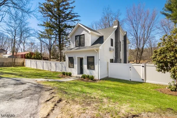$459,000 | 208 Annisquam Road, Vernon, NJ 07422