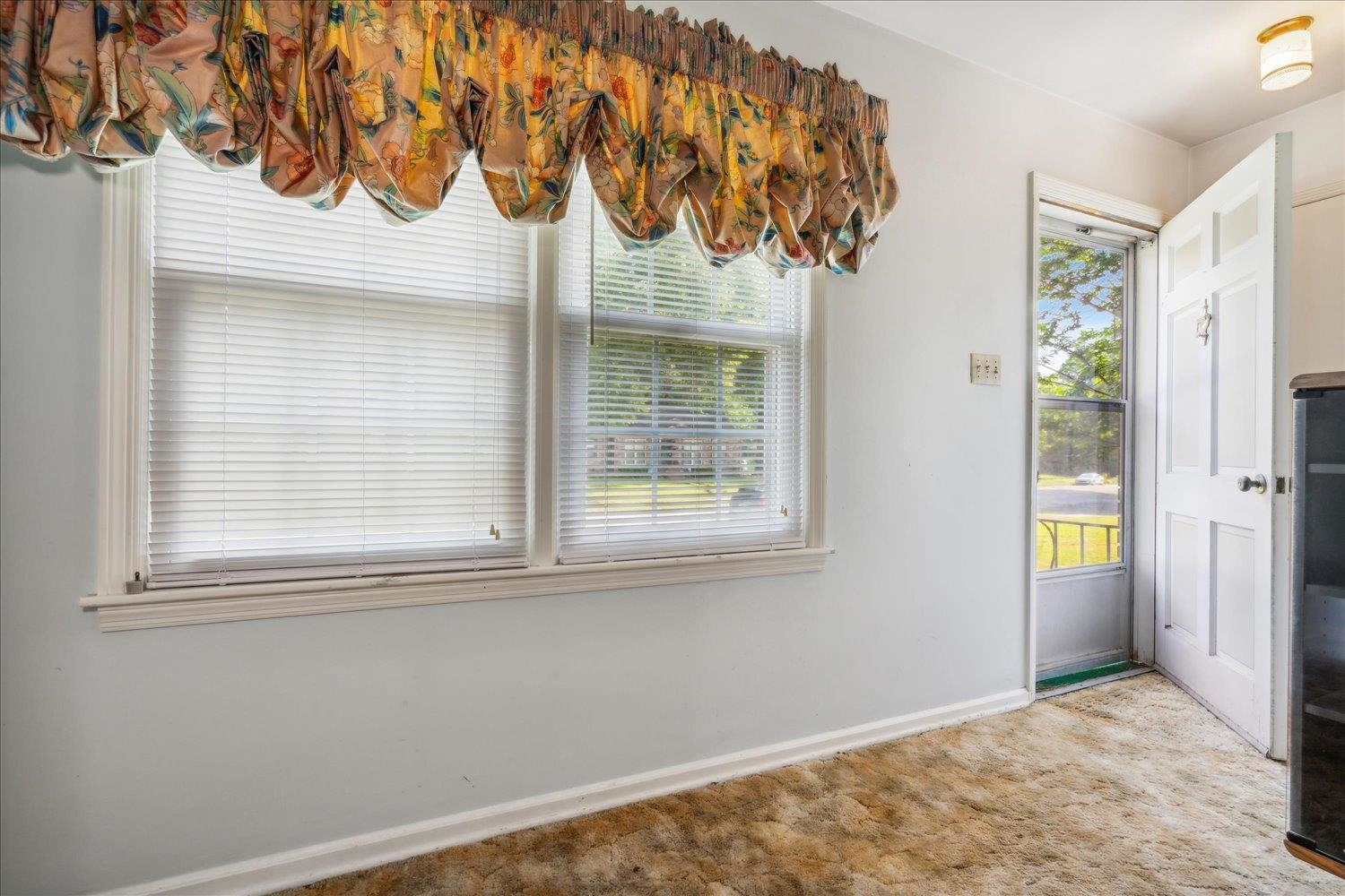 5255 Dee Road Memphis, TN 38117 - Photo 13 of 27 a view of a window in a room