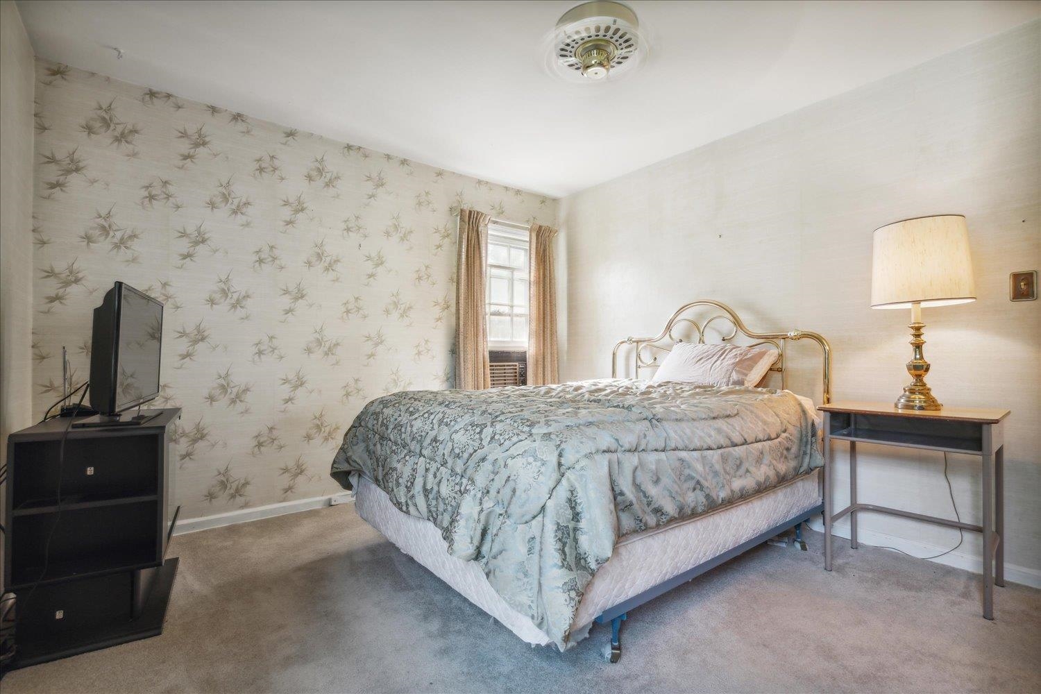 5255 Dee Road Memphis, TN 38117 - Photo 19 of 27 a bedroom with a bed and a lamp