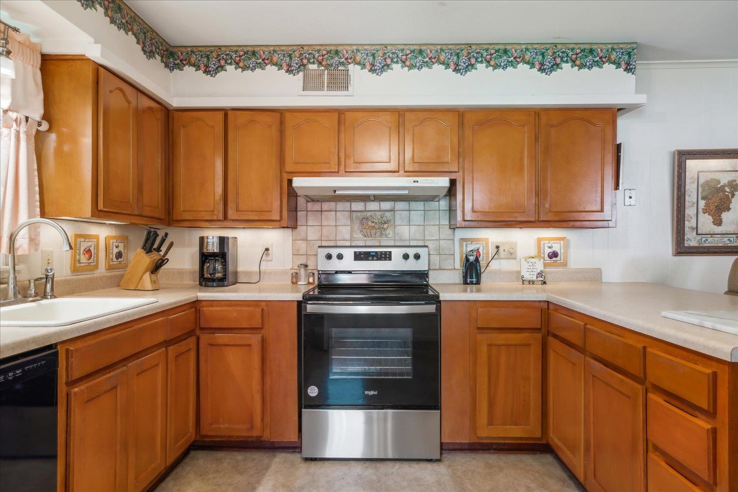 5255 Dee Road Memphis, TN 38117 - Photo 4 of 27 a kitchen with a sink stove and cabinets
