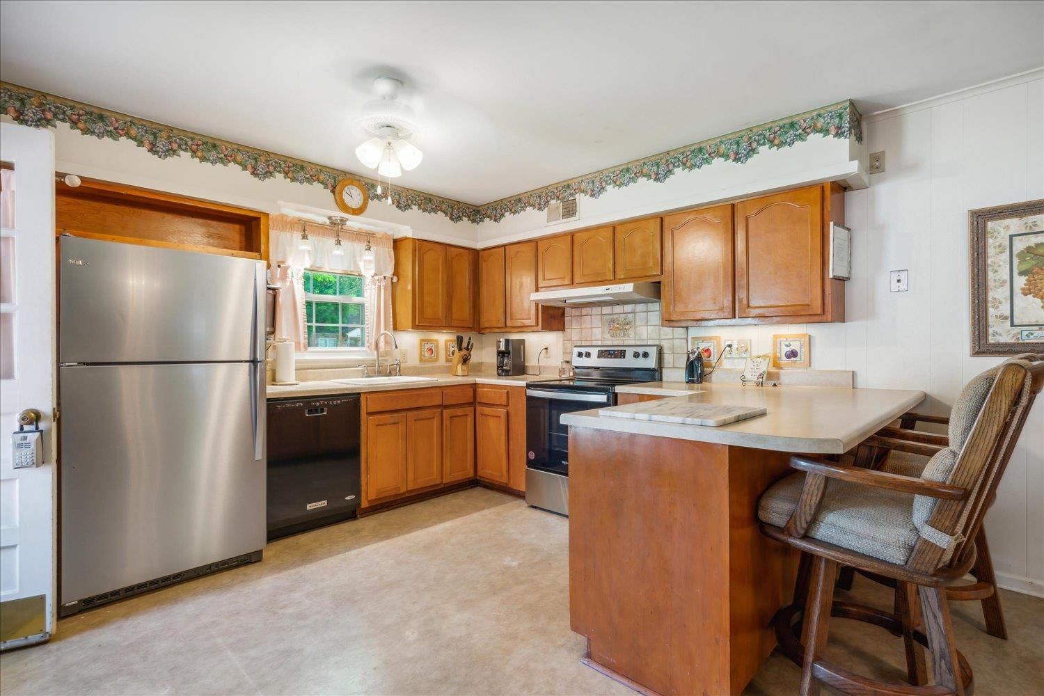 5255 Dee Road Memphis, TN 38117 - Photo 5 of 27 a kitchen with refrigerator cabinets and a sink
