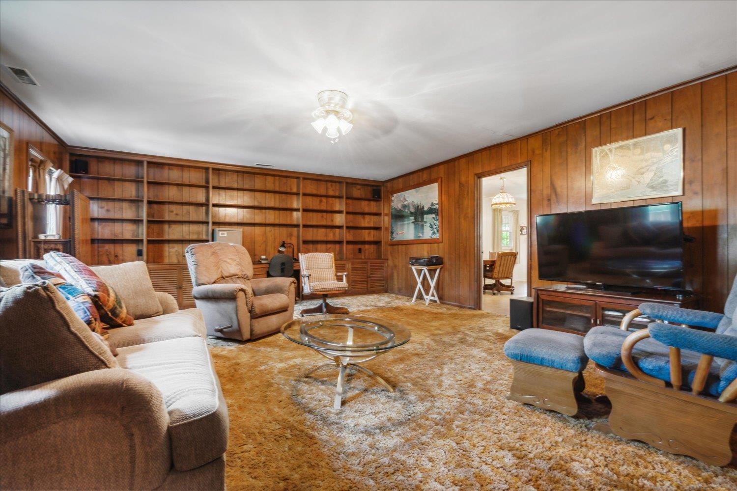 5255 Dee Road Memphis, TN 38117 - Photo 9 of 27 a living room with furniture and a flat screen tv