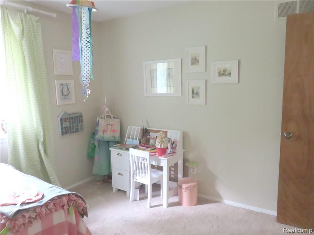 521 Utah Road Rochester Hills, MI 48307 - Photo 10 of 34