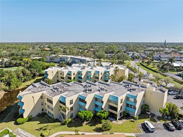 $215,000 | 955 Palm View Drive, Unit B307, Naples, FL 34110