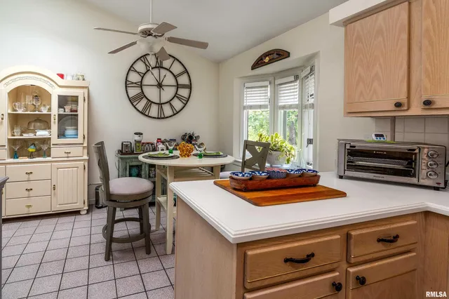 $518,900 | 173 Lake Indian Hills Circle, Carbondale, IL 62902