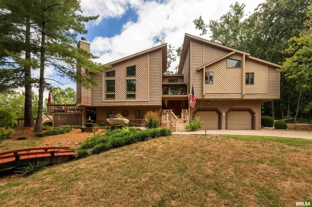 $518,900 | 173 Lake Indian Hills Circle, Carbondale, IL 62902