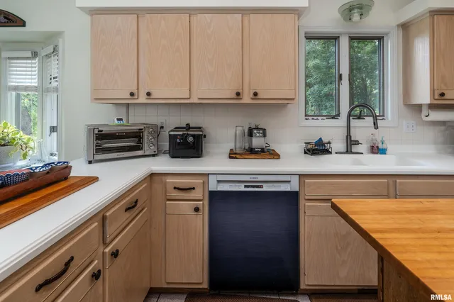 $518,900 | 173 Lake Indian Hills Circle, Carbondale, IL 62902