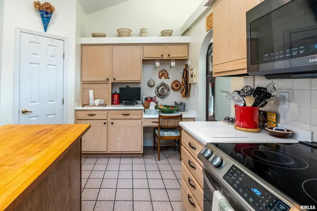 $518,900 | 173 Lake Indian Hills Circle, Carbondale, IL 62902