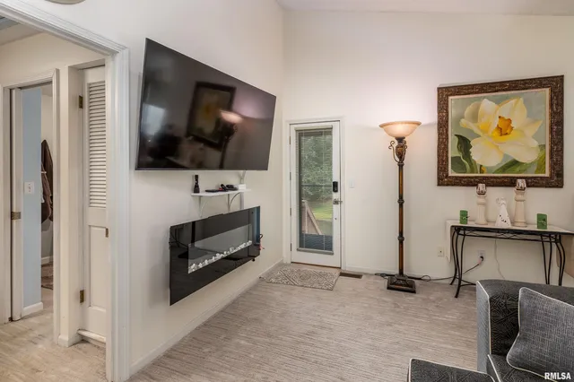 $518,900 | 173 Lake Indian Hills Circle, Carbondale, IL 62902