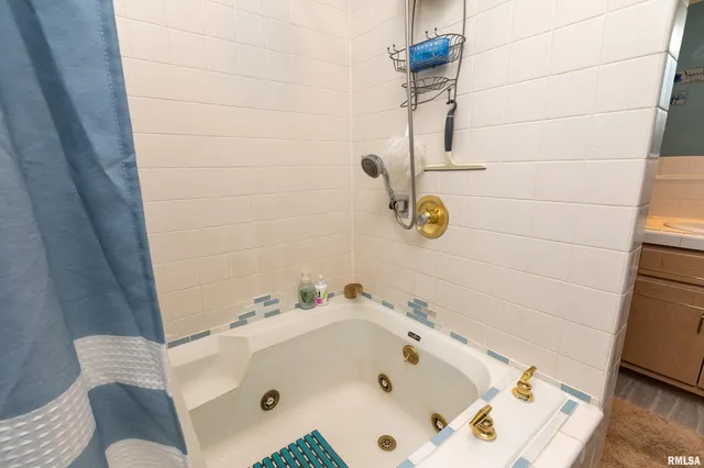 $518,900 | 173 Lake Indian Hills Circle, Carbondale, IL 62902