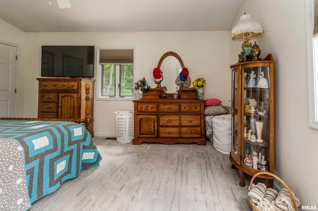 $518,900 | 173 Lake Indian Hills Circle, Carbondale, IL 62902