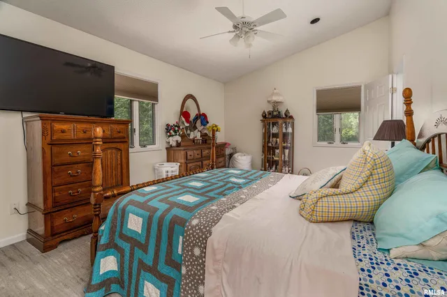 $518,900 | 173 Lake Indian Hills Circle, Carbondale, IL 62902