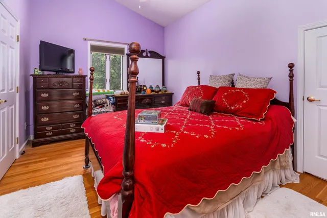 $518,900 | 173 Lake Indian Hills Circle, Carbondale, IL 62902