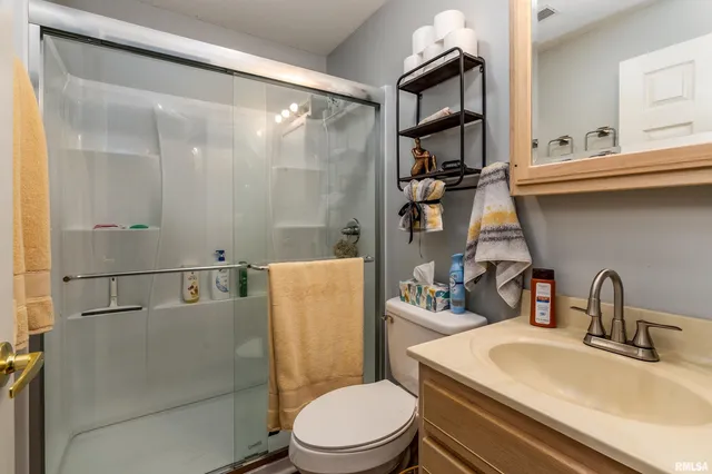 $518,900 | 173 Lake Indian Hills Circle, Carbondale, IL 62902