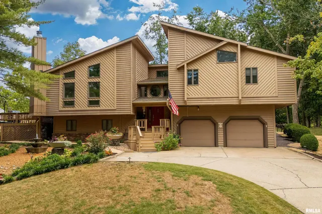 $518,900 | 173 Lake Indian Hills Circle, Carbondale, IL 62902