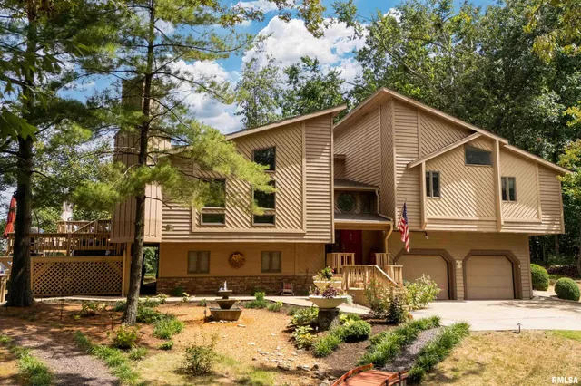 $518,900 | 173 Lake Indian Hills Circle, Carbondale, IL 62902