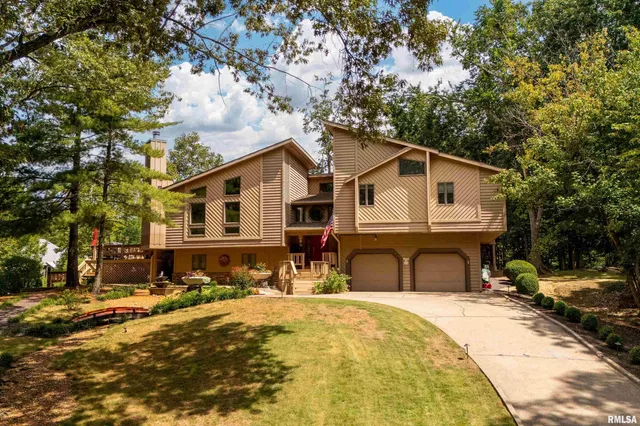 $518,900 | 173 Lake Indian Hills Circle, Carbondale, IL 62902