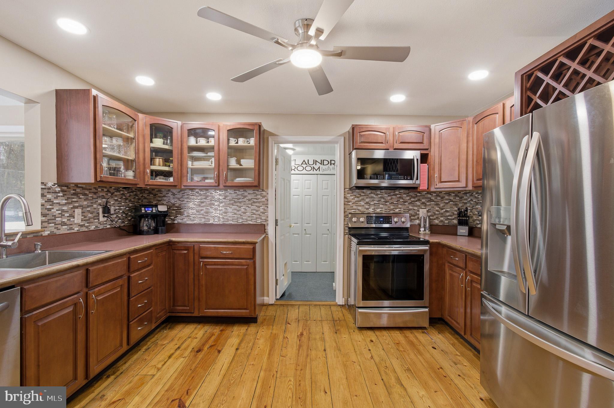 1746 Underwood Road Crofton, MD 21114 - Photo 15 of 56 Kitchen & Laundry