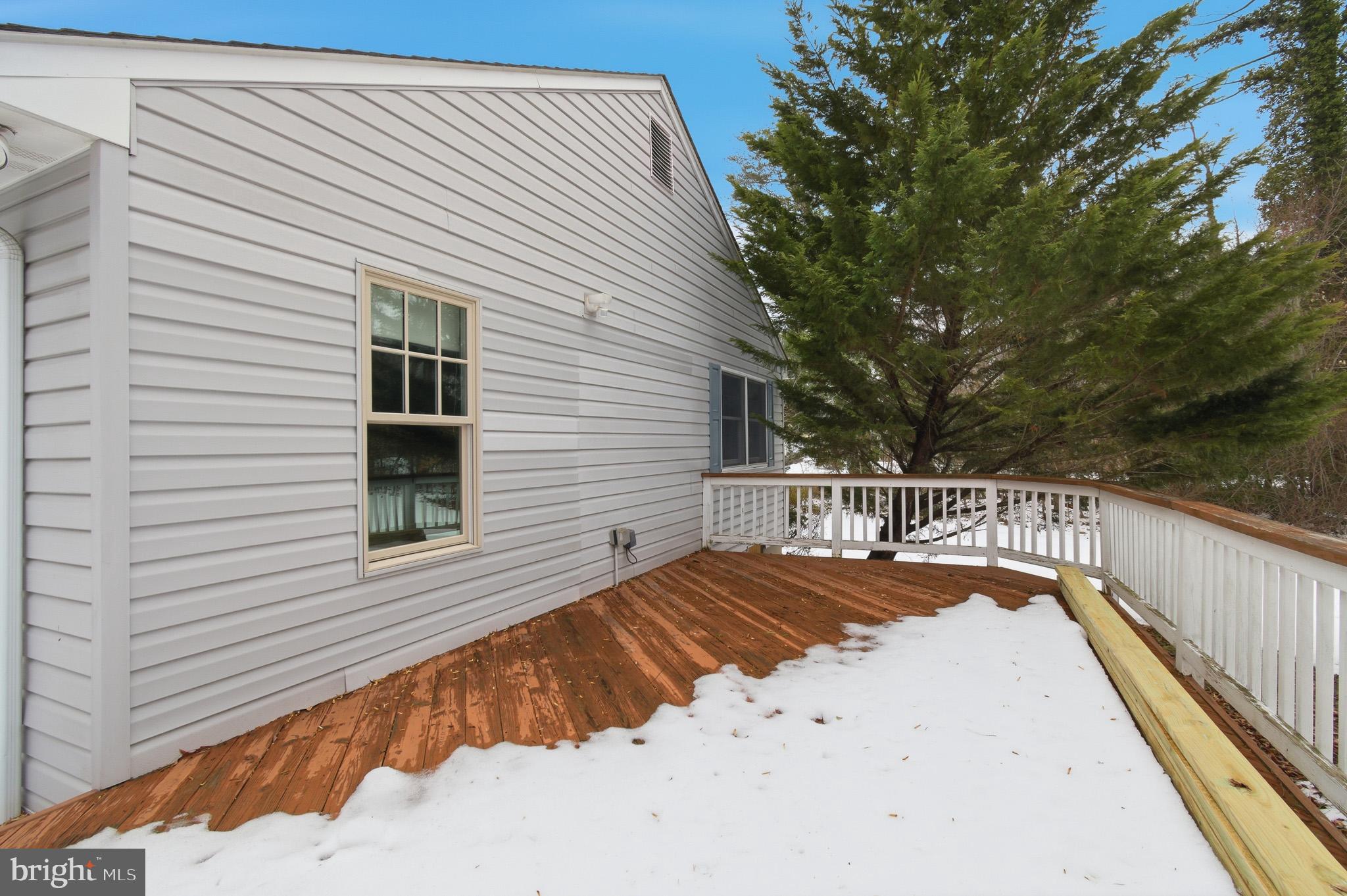 1746 Underwood Road Crofton, MD 21114 - Photo 43 of 56 Side Deck