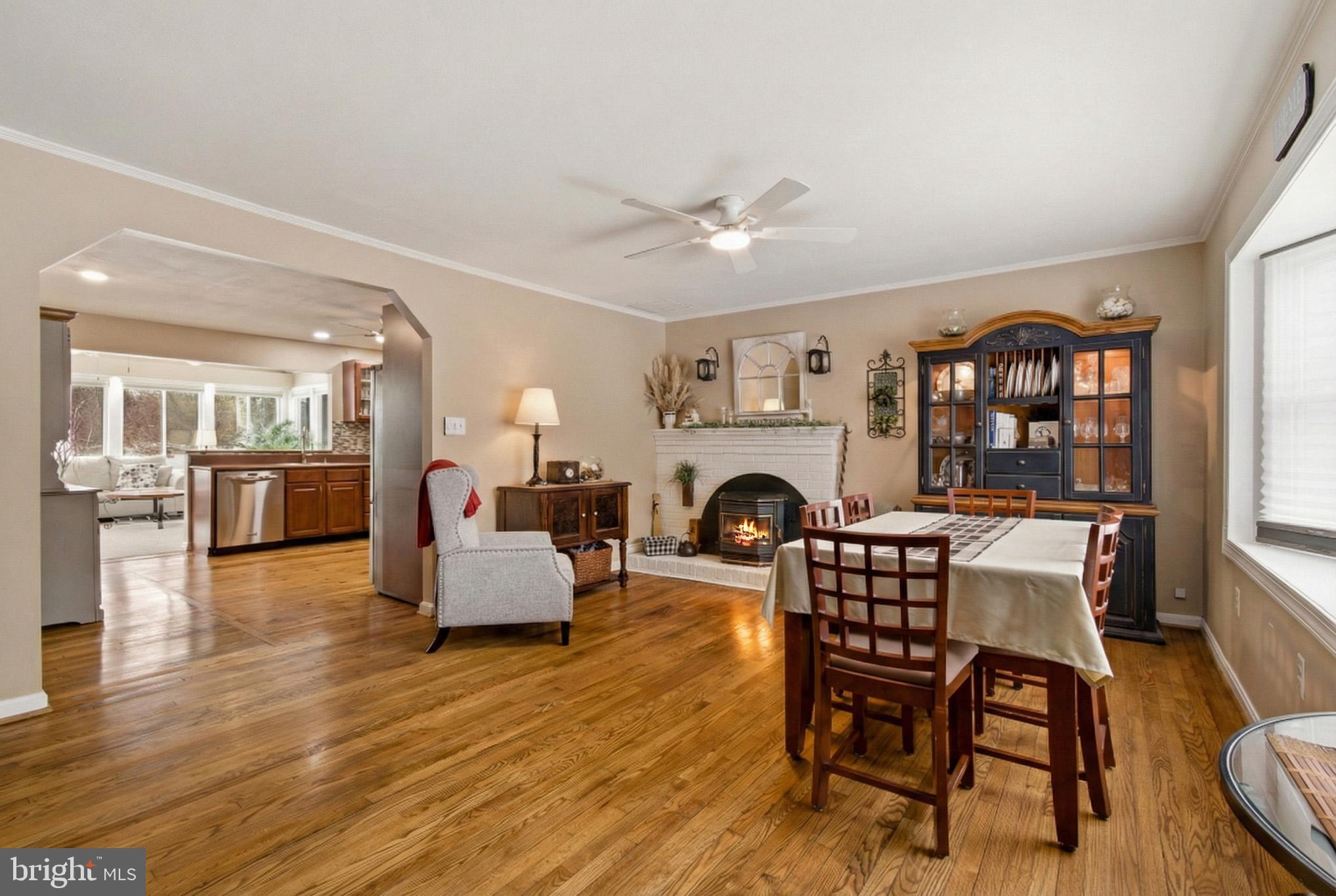 1746 Underwood Road Crofton, MD 21114 - Photo 7 of 56 Living Room/Dining Room