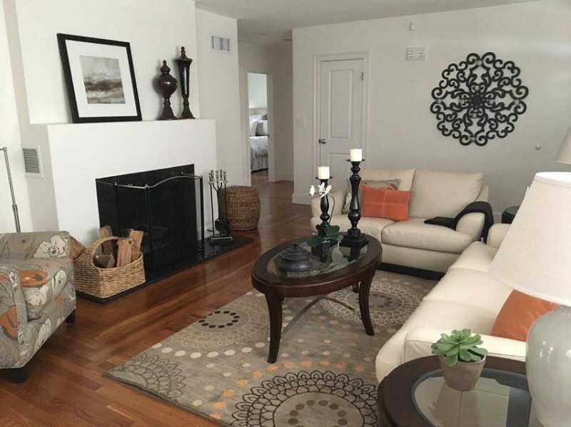 235 Pippin Orchard Road Cranston, RI 02921 - Photo 3 of 25 Living Room.