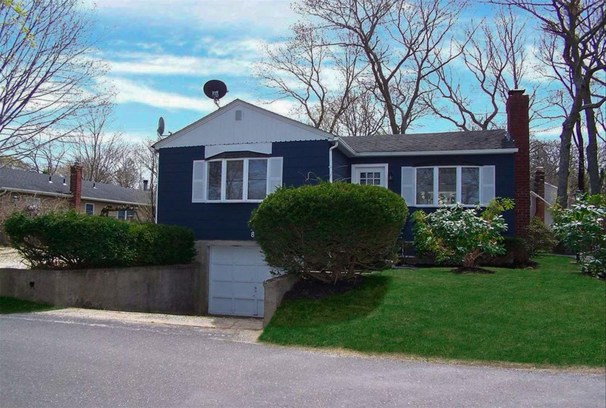 View of front of home.