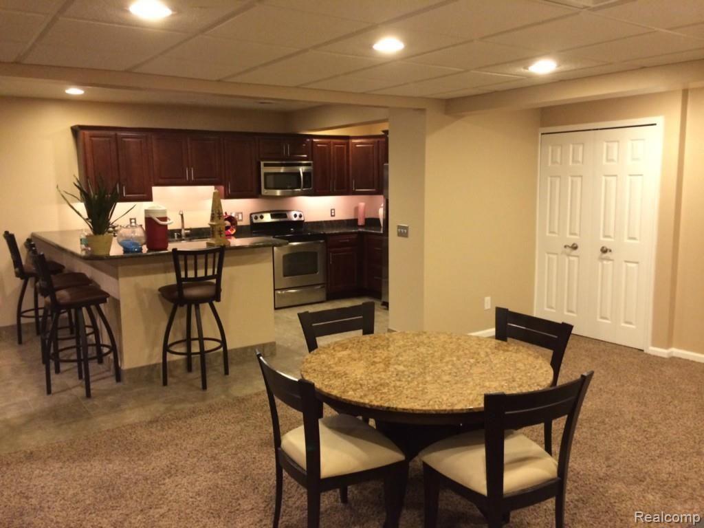 22250 Roxbury Drive Novi, MI 48374 - Photo 25 of 59 20.jpg