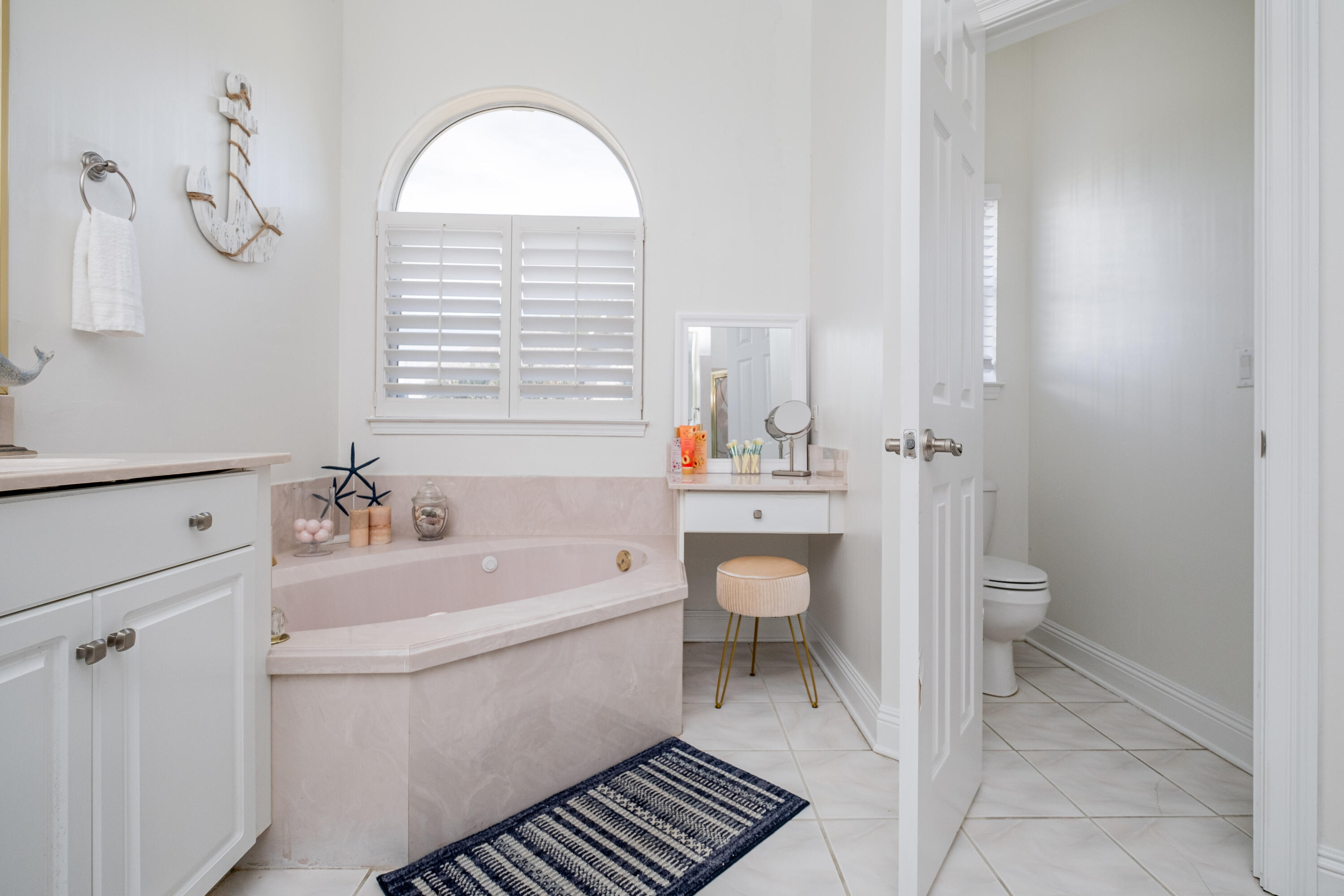 38 Kristin Cove Destin, FL 32541 - Photo 34 of 57 a bathroom with a sink a toilet and a bathtub