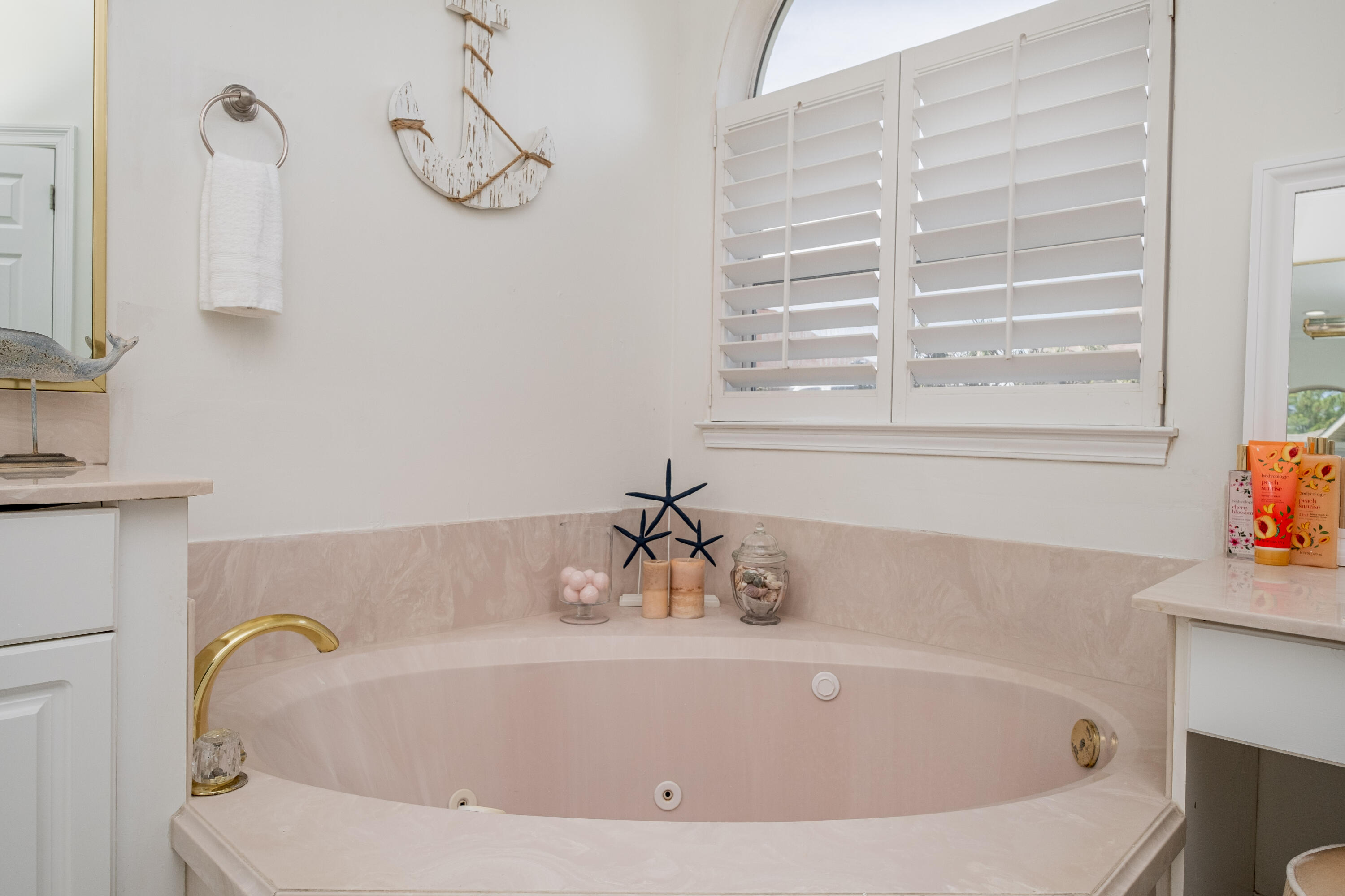 38 Kristin Cove Destin, FL 32541 - Photo 35 of 57 a bathroom with a tub and a window