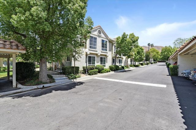 $3,000 | 4201 Las Virgenes Road, Unit 211, Calabasas, CA 91302